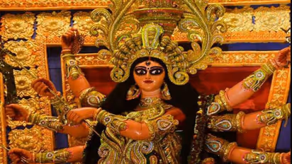 থিম নয়, সাবেকিয়ানাতে ভর করেই এগিয়ে চলেছে কলেজ স্কোয়ার