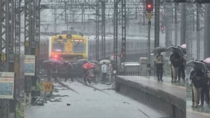 കനത്ത മഴ: മുംബൈയിൽ റെഡ് അലർട്ട്, ട്രെയിൻ-വിമാന സർവ്വീസുകൾ വൈകുന്നു