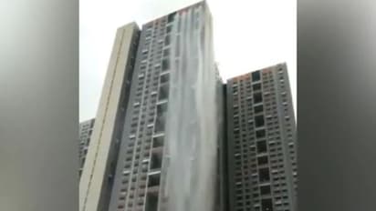 വെള്ളച്ചാട്ടമായി മാറി ബഹുനില കെട്ടിടം; മുംബൈയില് ശക്തമായ മഴക്കിടെ വൈറലാകുന്ന വീഡിയോ