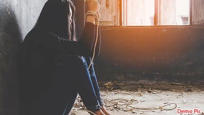 স্ত্রীর গোপনাঙ্গেও আঘাত করতে ছাড়লেন না সরকারি আমলা, কারণ 'বাজারে তাঁর দাম নাকি ১ কোটি'