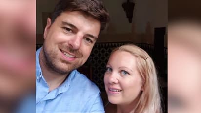 रात को अचानक रोमांटिक हुआ पति, पत्नी को सरप्राइज में देनी चाही मौत