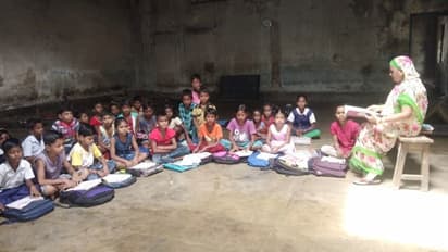 স্থায়ী ভবনের অভাব, তৃণমূল পার্টি অফিস ও পরিত্যক্ত স্বাস্থ্য কেন্দ্রেই চলছে শিশু শিক্ষা