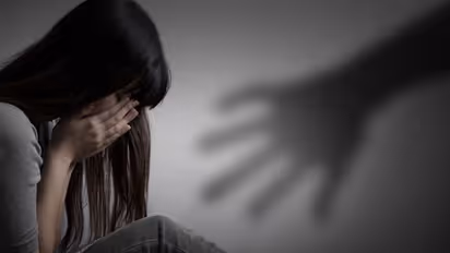 பெண் காவலருக்கு பாலியல் தொல்லை..! மன்னிப்பு கேட்ட திமுக நிர்வாகிகள்..! புகார் மனு வாபஸ்