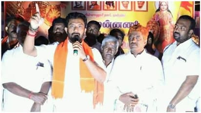 இந்து உணர்வு இருக்கணும்.. காவித் துண்டுடன் சர்ச்சையை கிளப்பும் ஓபிஎஸ் மகன்!!