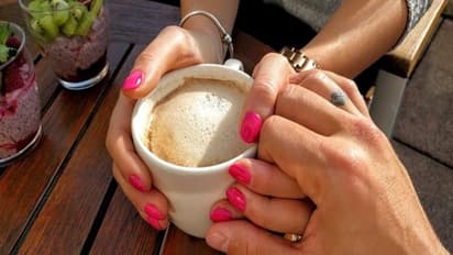 कैसे जानें आपका पार्टनर आपसे करता है True Love, ये हैं 5 संकेत