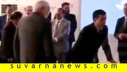 ಮೋದಿಯಿಂದ ಫೋಟೋ ಸೆಷನ್ ಲೇಟ್: ಪ್ರಧಾನಿ ಸೋಫಾದಿಂದ ಎದ್ದಿದ್ದೇಕೆ?