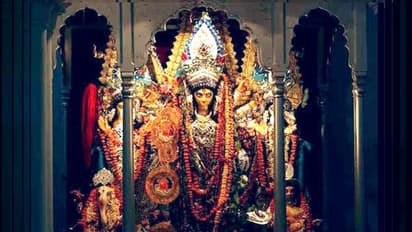 মা-এর সঙ্গে এখানে আসেন তাঁর দুই সহচরী, ছাতুবাবু ও লাটুবাবুর বাড়ির পুজো আজও ঐতিহ্যময়