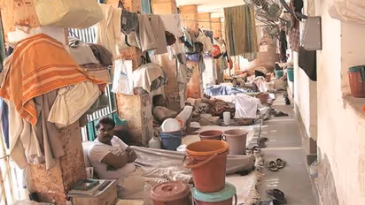 सुबह 5 से रात 8 बजे तक, ऐसे कटता है तिहाड़ जेल में कैदियों का समय