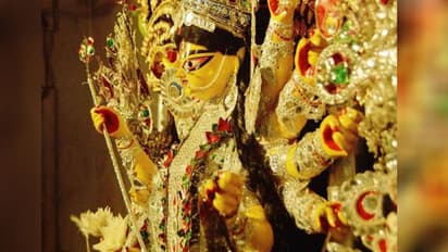 কেটে গেছে ২০০ বছর, আজও দর্জি পাড়ার মিত্র বাড়িতে পুজো হয় পুরনো রীতি মেনেই