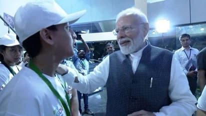 ஜனாதிபதி ஆகனும்.. கேள்வி கேட்ட மாணவன்.. அசந்து போன பிரதமர் மோடி!!