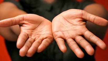 हाथ की रेखाएं देती हैं संकेत, कैसा होगा आपका व्यक्तित्व