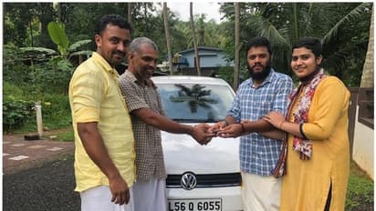 പ്രണയം കൊണ്ട് ക്യാന്സറിനെ തോല്പ്പിച്ചു, ദുരിതബാധിതര്ക്കായി ബുള്ളറ്റ് വിറ്റു; സച്ചിനും ഭവ്യക്കും സ്നേഹസമ്മാനം