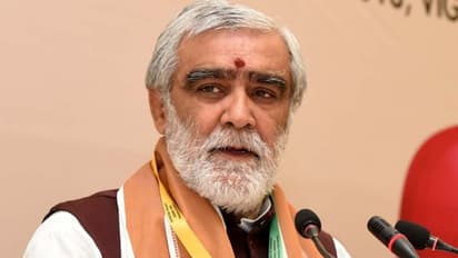 ಉರಿ ಬಿಸಿಲು ಕಾಯಿಸ್ಕೊಳ್ಳಿ ಕೊರೋನಾ ಸಾಯುತ್ತೆ: ಕೇಂದ್ರ ಸಚಿವರ ಹುಚ್ಚು ಸಲಹೆ!