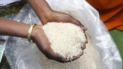 ಕಾಲು ಕೆಜಿ ಬೇಳೆಯಲ್ಲಿ ತಿಂಗಳು ಪೂರ್ತಿ ಸಾಂಬಾರು, ಹುಳ ತುಂಬಿದ ಅಕ್ಕಿ, ಬೆಳೆಯಲ್ಲೇ ಅಡುಗೆ