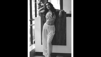 హాట్ భంగిమలతో కాకపుట్టిస్తోన్న 'మన్మథుడు 2' భామ!