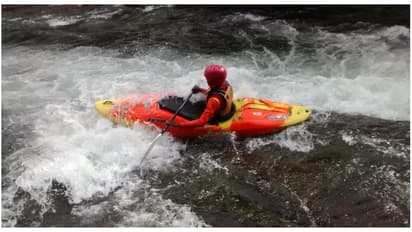 ചെമ്പനോടയിൽ കയാക്കിംഗ് ടീം ഒഴുക്കിൽപ്പെട്ടു; രണ്ട് മരണം