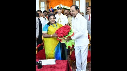 ఒకే దెబ్బకు రెండు పిట్టలు: తమిళిసైకి కేసీఆర్ కౌంటర్!