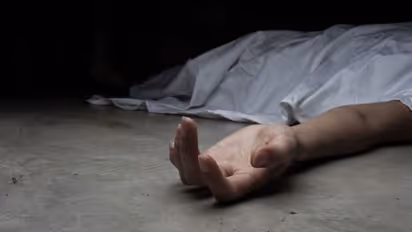 நோயாளிகளுக்கு சிகிச்சை அளித்த மருத்துவர் மயங்கி விழுந்து சாவு.. பணியின் போது உயிர் நீத்த பரிதாபம்..!