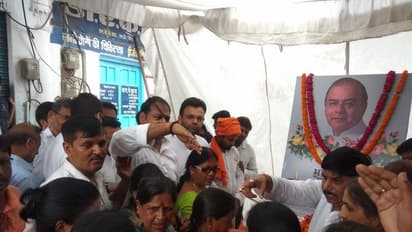 भगवान विश्वनाथ के सामने गंगा में प्रवाहित की गईं पूर्व वित्त मंत्री अरुण जेटली की अस्थियां