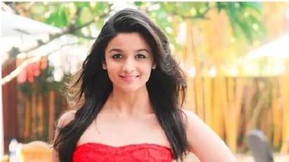 ఇంత పొగరా..? అలియాను తిట్టిపోస్తున్న నెటిజన్లు!