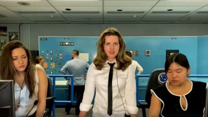 വനിതയെ ചന്ദ്രനിലിറക്കാന് നാസ; അടിച്ചുപൊളിപ്പാട്ടുമായി പരിശീലകര്