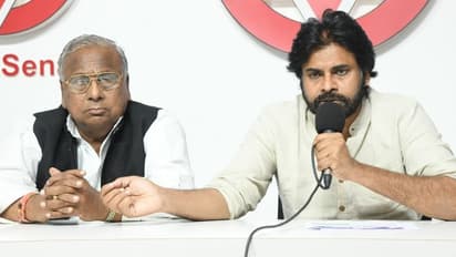 పవన్ కల్యాణ్ తో దోస్తీపై నిరసన: హీరోను చేయడమేమిటని ప్రశ్న