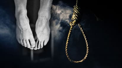 Telangana: తెలంగాణాలో పెరిగిన ఆత్మహత్యలు.. NCRB నివేదికలో షాకింగ్ విషయాలు !