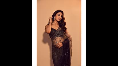 బ్లాక్ శారీలో రకుల్.. మతిపోగొట్టేలా నడుము సొగసు!