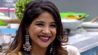 బిగ్‌బాస్‌ ప్రేక్షకులు కుక్కలు.. నటి కామెంట్స్!