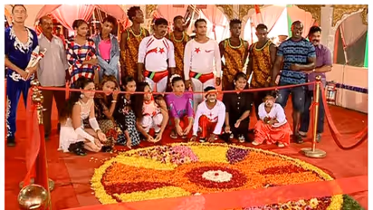 മലയാളികൾക്കൊപ്പം ഓണം ആഘോഷിച്ച് വിദേശ കലാകാരന്മാരും