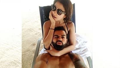 వైరల్ పిక్: వీరుష్క బీచ్ ఫన్