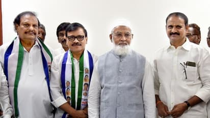 వైయస్ఆర్ సీపీ ఎమ్మెల్సీల ప్రమాణ స్వీకారం