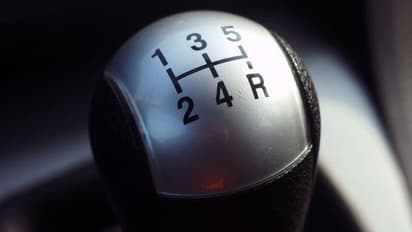 എന്ട്രി ലെവലും വാങ്ങാന് ആളില്ലാതാകുന്നു, ഇത് വാഹനക്കമ്പനികളെ ഞെട്ടിക്കുന്ന ഇടിവ്