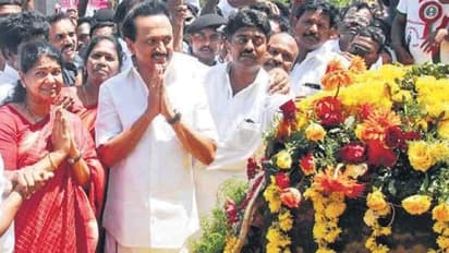 ஸ்டாலினை இப்படியா தவறா பார்ப்பீங்க?: கனிமொழி கேள்வி