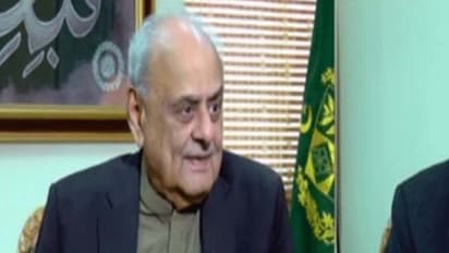 భారత్ నే నమ్ముతున్నారు... కశ్మీర్ పై పాక్ మంత్రి కామెంట్స్