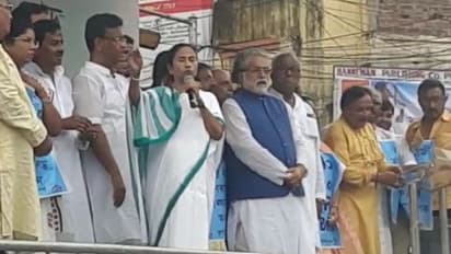 অর্থনীতির ধস থেকে নজর ঘোরাতেই এনআরসি, মন্তব্য মমতার