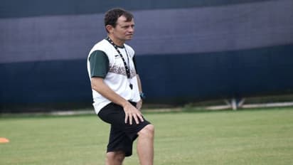 রবিবার ট্রফি জয় উদযাপন সবুজ মেরুন শিবিরে, অনুষ্ঠানের ছবি চেয়ে আবেদন কিবু ভিকুনার