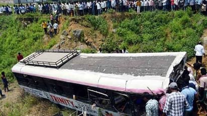 మంత్రులను అడ్డుకున్న కొండగట్టు బాధితులు, పరిహారంపై నిలదీత