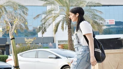 सऊदी अरब में इन दो महिलाओं की तस्वीर वायरल, वजह आप खुद देख लें...