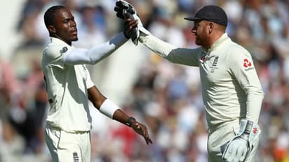 முதல் இன்னிங்ஸில் சுருண்டது இங்கிலாந்து.. ஆர்ச்சரிடம் சரணடைந்த ஆஸ்திரேலிய தொடக்க ஜோடி