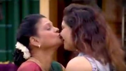 பிக்பாஸ் வீட்டிற்குள் நுழைந்து... செம்ம கலாட்டா செய்த ஷெரின் அம்மா! சாண்டிக்கு மிரட்டல்... முகேனுக்கு எச்சரிக்கை பாஸ்!