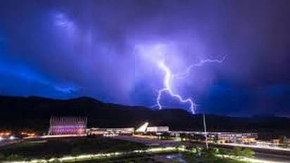 बरसात में खाद डालने गया था किसान, हुआ यह हादसा