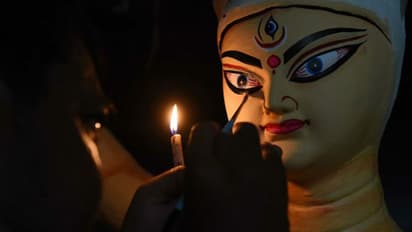 বিদ্যাসাগর স্মরণে এবার পুজোয় সেজে উঠছে মুকুন্দপুর সর্বজনীন দুর্গোৎসব কমিটি