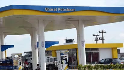 എണ്ണ മാത്രമല്ല പെട്രോള് പമ്പില് നിന്നും ഇനി കറന്റും അടിക്കാം!