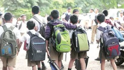 ಶಾಲಾ ಮಕ್ಕ​ಳಿಗೆ ಉಚಿತ ಕನ್ನಡಕ ವಿತರಣೆ