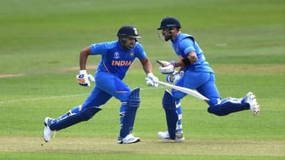 নতুন রেকর্ডের সামনে রোহিত, চ্যালেঞ্জ জানাচ্ছেন বিরাট