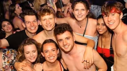 Shah Rukh Khan’s daughter Suhana Khan ‘forgot India, Islam while parting with boys’ say netizens