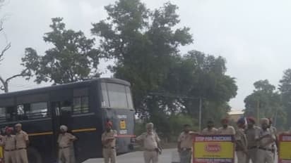 370 के खिलाफ प्रदर्शन करने आ रहे थे छात्र, पंजाब पुलिस ने लगाया ठिकाने