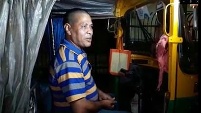 অটোর মধ্যে নগদ একাশি হাজার, হাতে পেয়েও ফেরালেন চালক