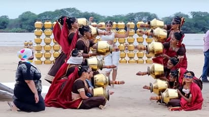 వాల్మీకి: ట్రెండింగ్ లో ' వెల్లువొచ్చి గోదారమ్మ' సాంగ్ మేకింగ్!